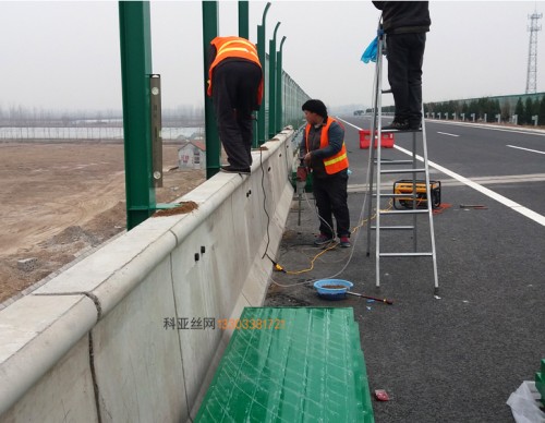 潍坊立交桥隔音冲孔板-- 科亚潍坊声屏障生产厂家