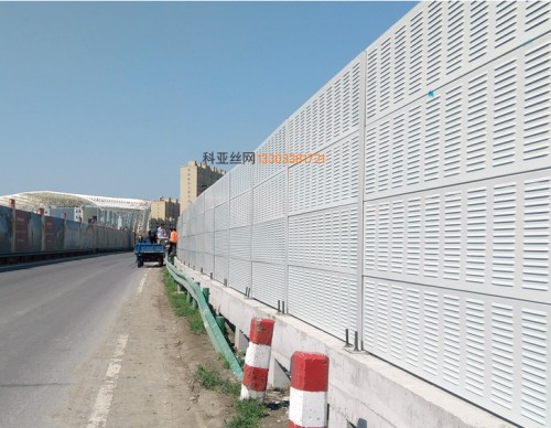 襄阳冲孔隔音墙-- 科亚襄樊声屏障生产厂家
