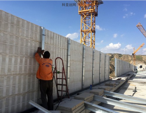 武威冲孔隔音墙-- 科亚武威声屏障生产厂家